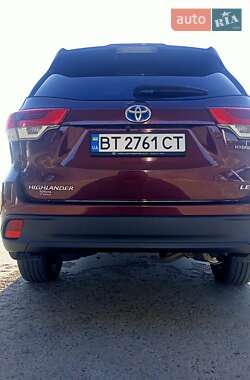 Внедорожник / Кроссовер Toyota Highlander 2018 в 