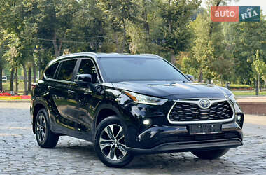 Внедорожник / Кроссовер Toyota Highlander 2024 в Киеве