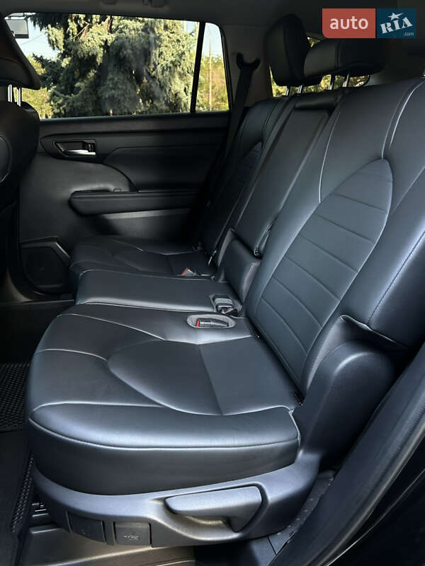 Внедорожник / Кроссовер Toyota Highlander 2020 в Николаеве