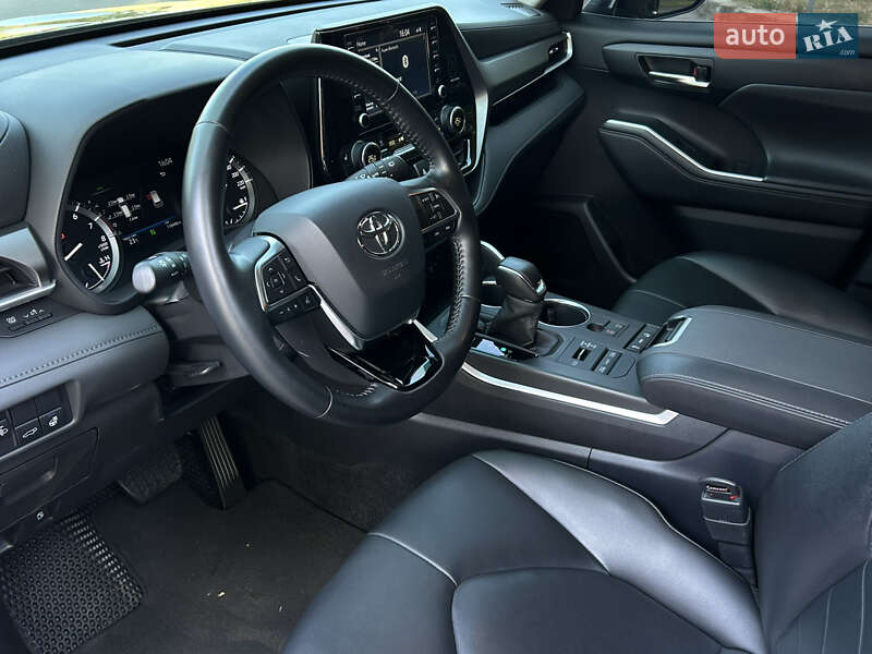 Внедорожник / Кроссовер Toyota Highlander 2020 в Николаеве