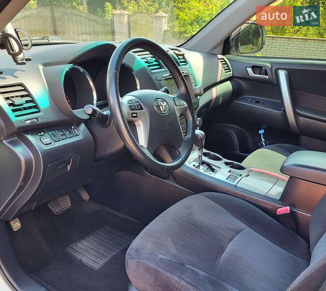 Внедорожник / Кроссовер Toyota Highlander 2011 в Обухове