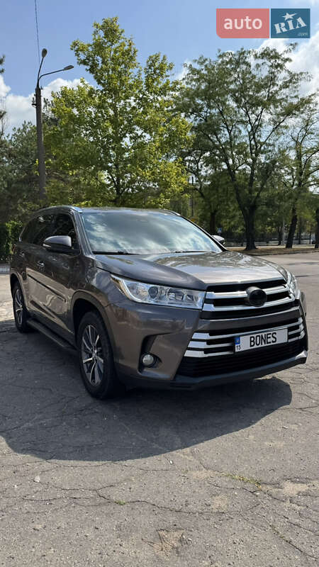 Внедорожник / Кроссовер Toyota Highlander 2017 в 