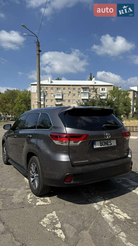 Внедорожник / Кроссовер Toyota Highlander 2017 в Николаеве