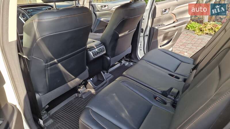 Внедорожник / Кроссовер Toyota Highlander 2018 в Ровно