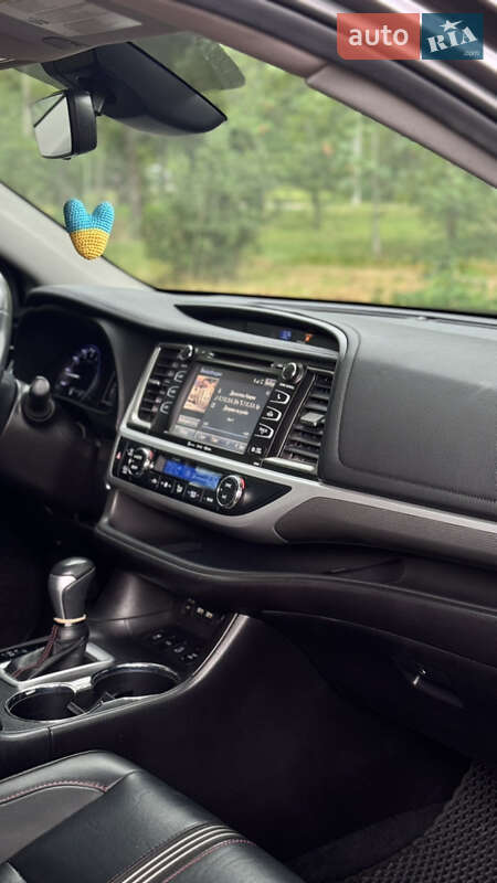 Внедорожник / Кроссовер Toyota Highlander 2019 в Кропивницком
