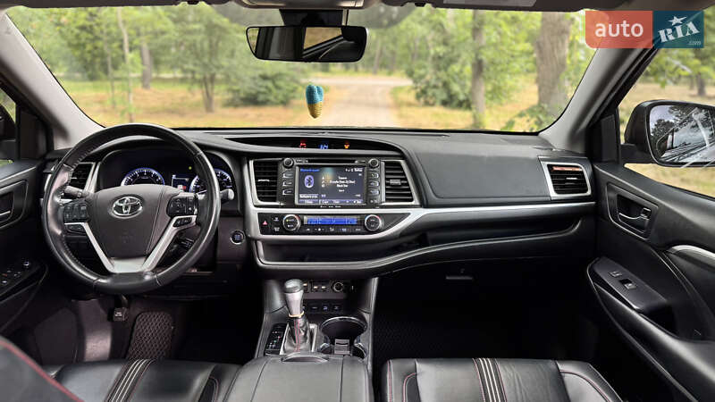 Внедорожник / Кроссовер Toyota Highlander 2019 в Кропивницком