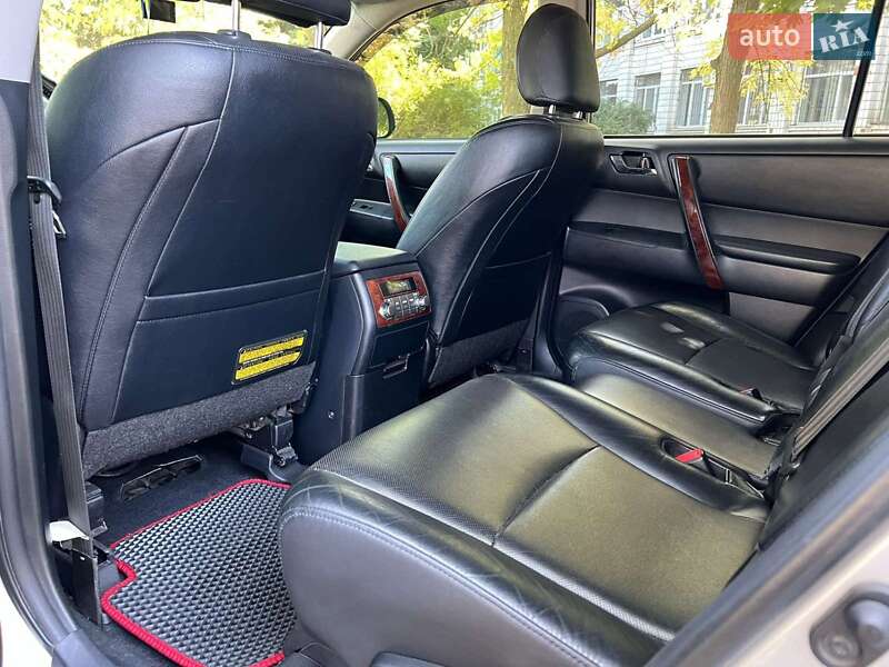 Внедорожник / Кроссовер Toyota Highlander 2012 в Запорожье