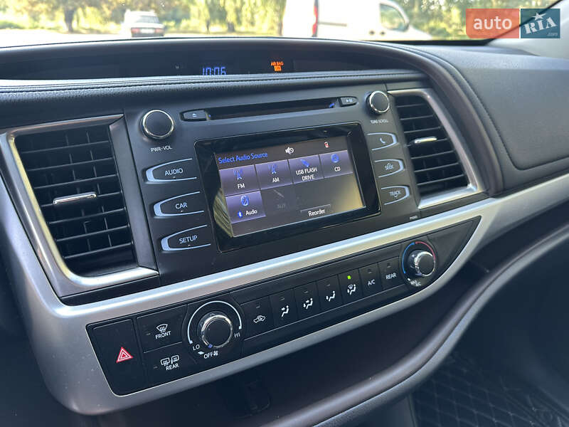 Позашляховик / Кросовер Toyota Highlander 2016 в Путивлі