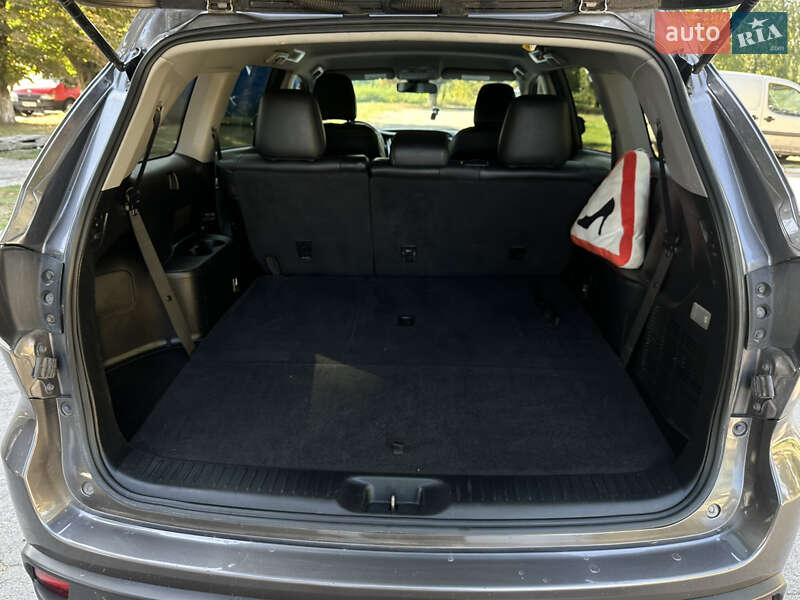 Позашляховик / Кросовер Toyota Highlander 2016 в Путивлі