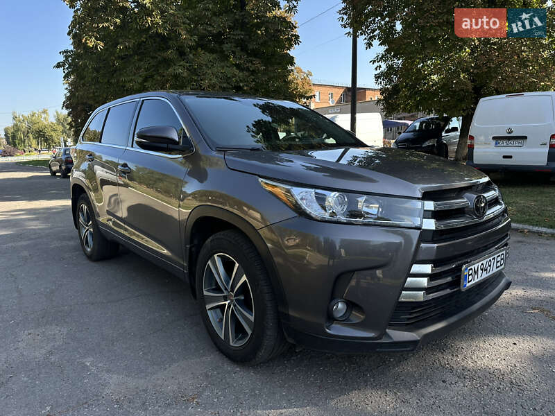 Позашляховик / Кросовер Toyota Highlander 2016 в Путивлі