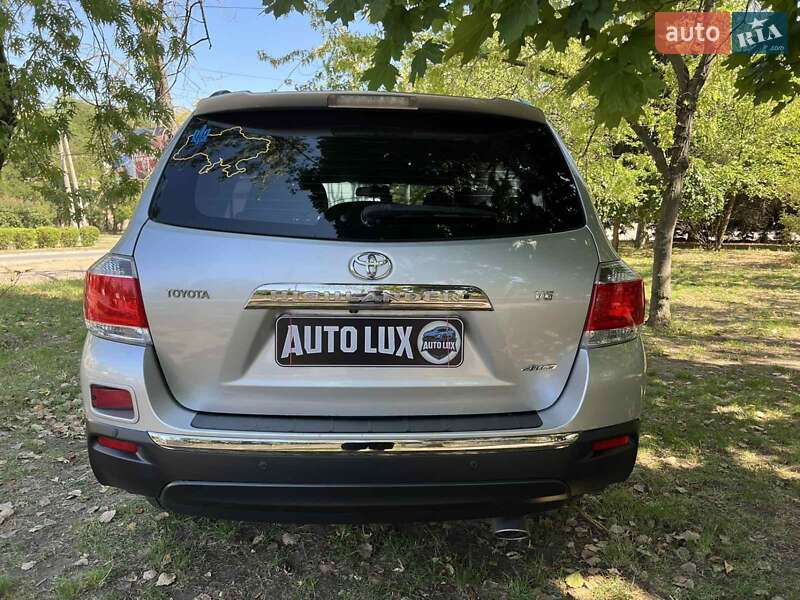 Внедорожник / Кроссовер Toyota Highlander 2012 в Запорожье