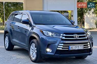Позашляховик / Кросовер Toyota Highlander 2015 в Дніпрі