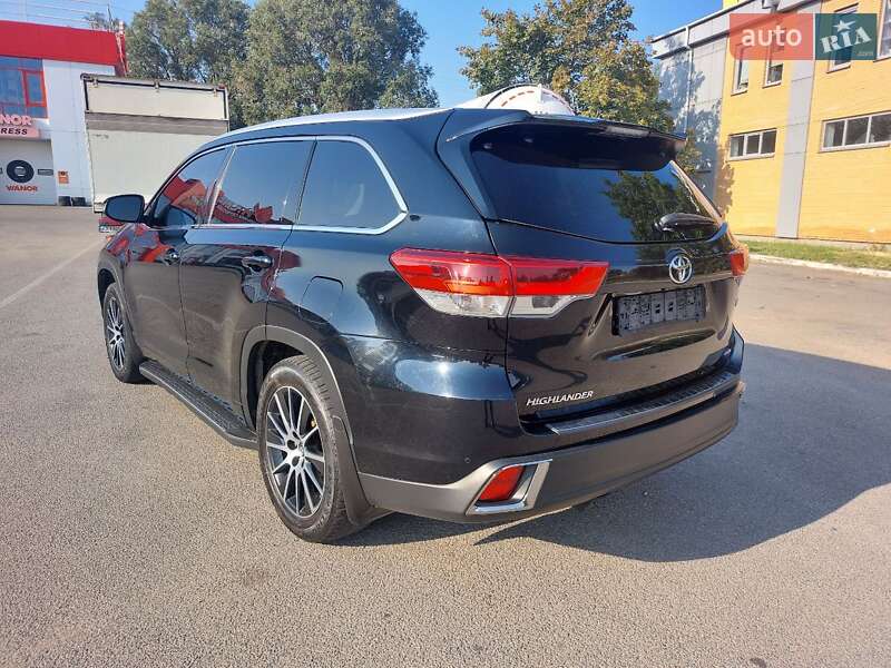 Внедорожник / Кроссовер Toyota Highlander 2017 в Днепре