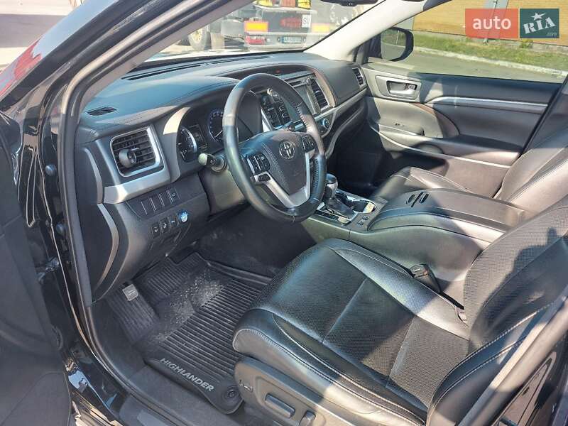 Внедорожник / Кроссовер Toyota Highlander 2017 в Днепре