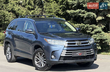 Внедорожник / Кроссовер Toyota Highlander 2017 в 