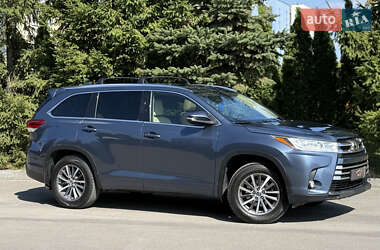 Внедорожник / Кроссовер Toyota Highlander 2017 в 