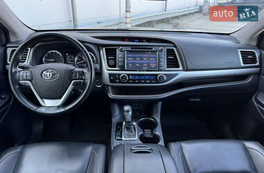 Внедорожник / Кроссовер Toyota Highlander 2018 в 