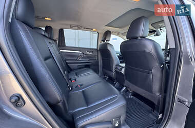 Внедорожник / Кроссовер Toyota Highlander 2018 в 