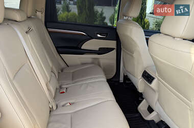 Внедорожник / Кроссовер Toyota Highlander 2017 в 