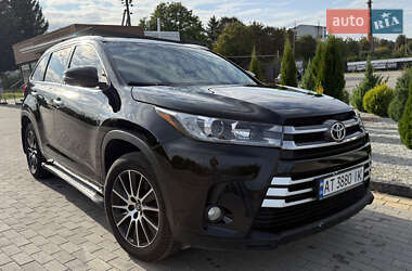 Внедорожник / Кроссовер Toyota Highlander 2017 в 