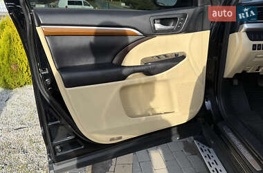 Внедорожник / Кроссовер Toyota Highlander 2017 в 