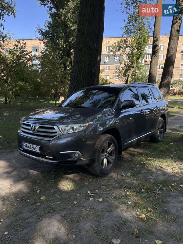 Позашляховик / Кросовер Toyota Highlander 2013 в Олександрії