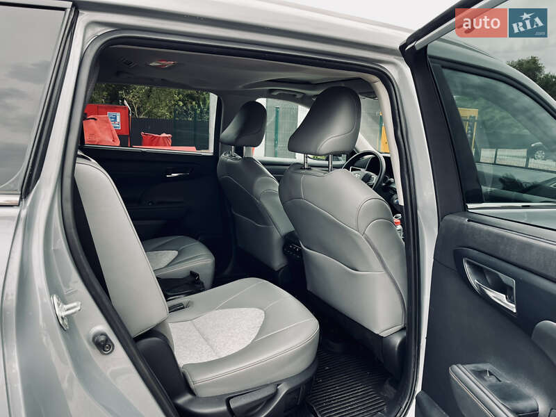 Позашляховик / Кросовер Toyota Highlander 2022 в Одесі