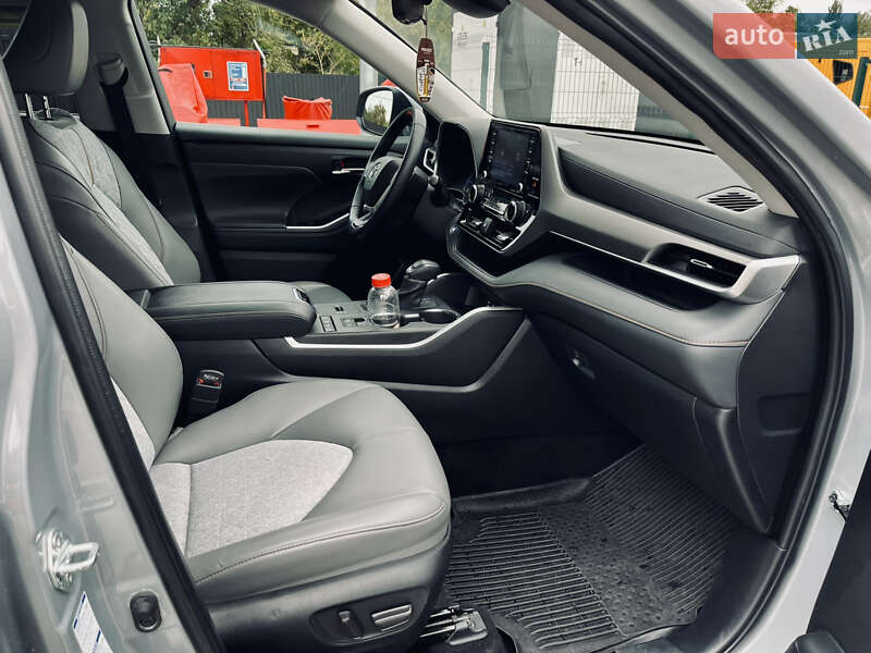 Позашляховик / Кросовер Toyota Highlander 2022 в Одесі