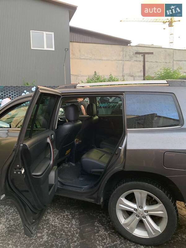 Внедорожник / Кроссовер Toyota Highlander 2011 в Ивано-Франковске