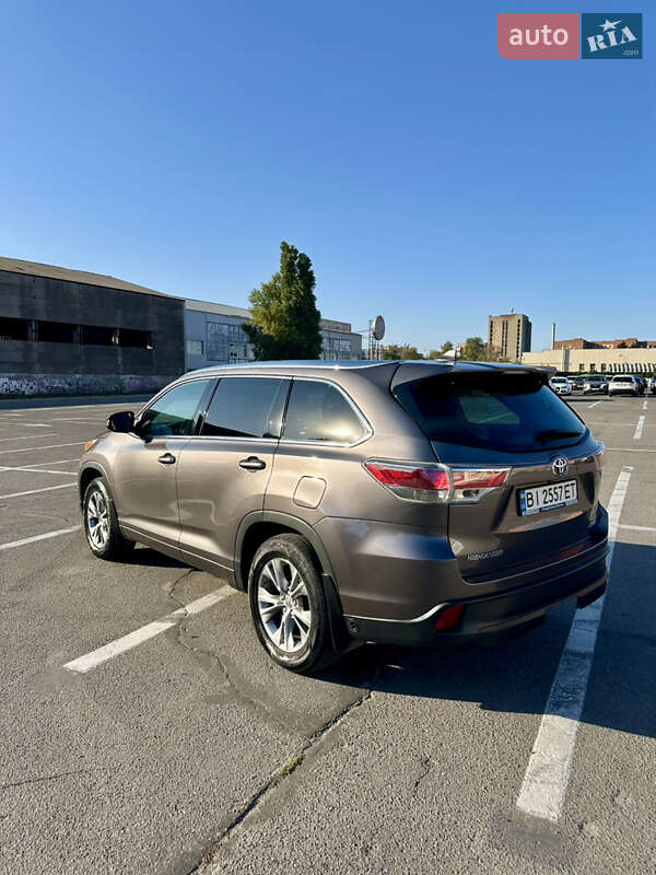 Внедорожник / Кроссовер Toyota Highlander 2015 в Полтаве фото 4 Внедорожник / Кроссовер Toyota Highlander 2015 в Полтаве