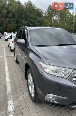 Позашляховик / Кросовер Toyota Highlander 2013 в 