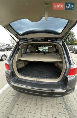 Позашляховик / Кросовер Toyota Highlander 2013 в 