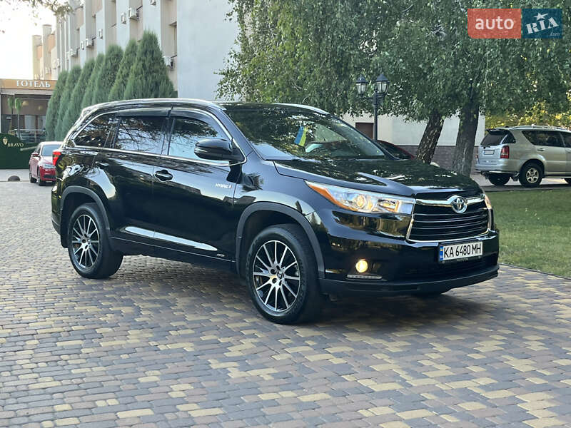 Внедорожник / Кроссовер Toyota Highlander 2016 в Броварах