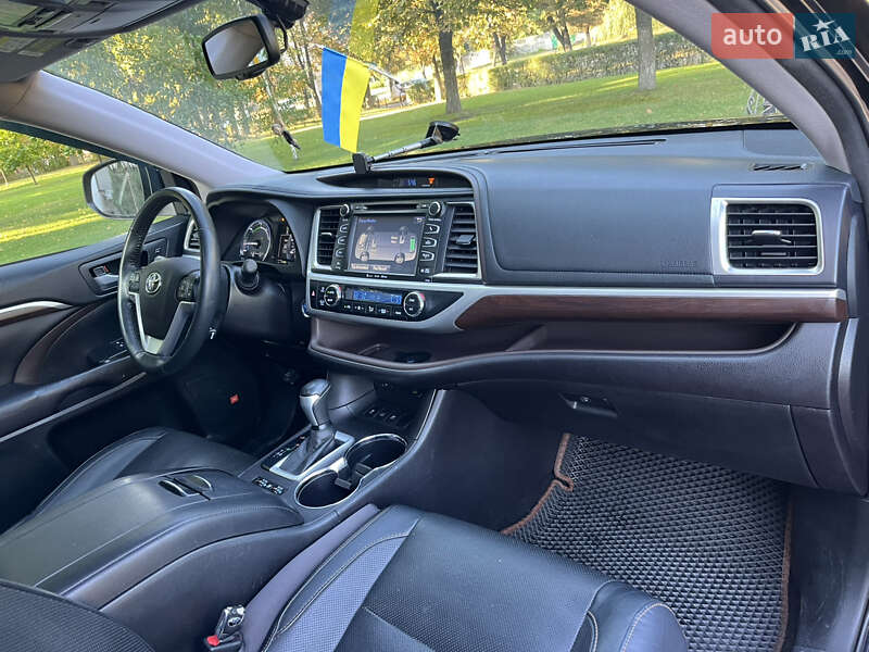 Внедорожник / Кроссовер Toyota Highlander 2016 в Броварах