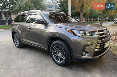 Внедорожник / Кроссовер Toyota Highlander 2017 в Харькове