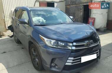 Внедорожник / Кроссовер Toyota Highlander 2017 в Киеве
