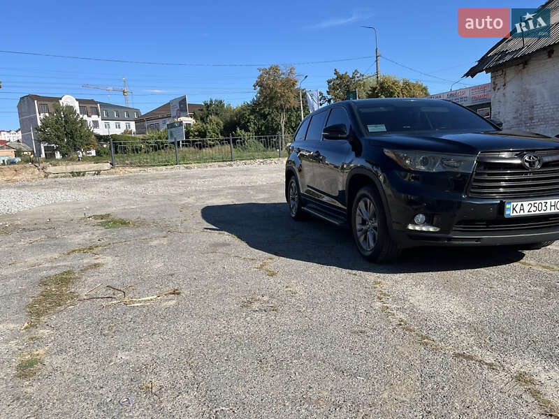 Внедорожник / Кроссовер Toyota Highlander 2015 в 
