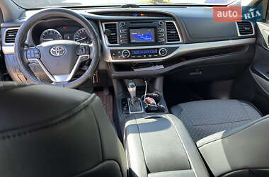 Внедорожник / Кроссовер Toyota Highlander 2015 в 