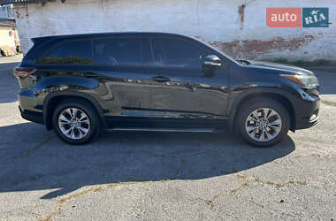 Внедорожник / Кроссовер Toyota Highlander 2015 в 