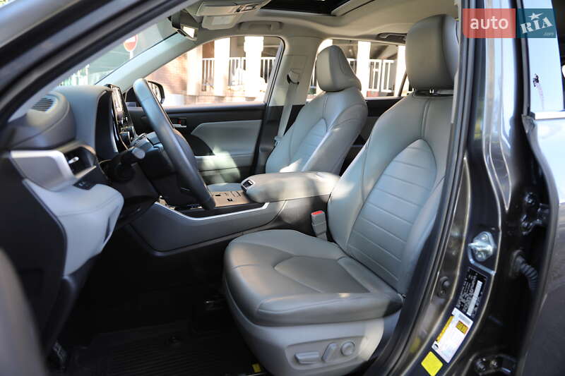 Внедорожник / Кроссовер Toyota Highlander 2021 в Харькове