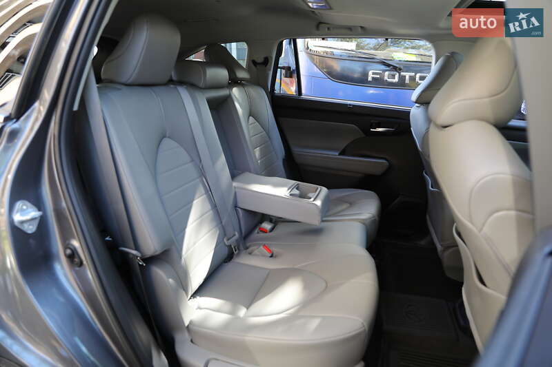 Внедорожник / Кроссовер Toyota Highlander 2021 в Харькове