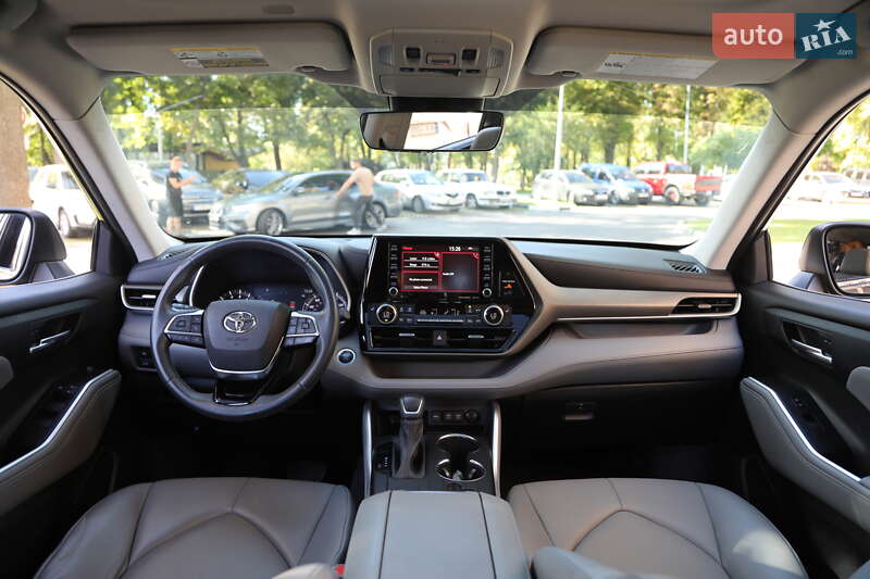 Внедорожник / Кроссовер Toyota Highlander 2021 в Харькове