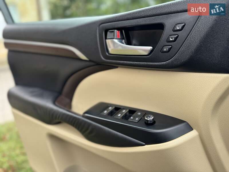 Внедорожник / Кроссовер Toyota Highlander 2015 в Львове фото 14 Внедорожник / Кроссовер Toyota Highlander 2015 в Львове
