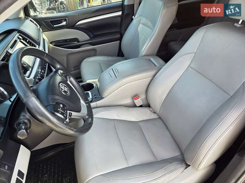 Внедорожник / Кроссовер Toyota Highlander 2015 в Тернополе фото 22 Внедорожник / Кроссовер Toyota Highlander 2015 в Тернополе
