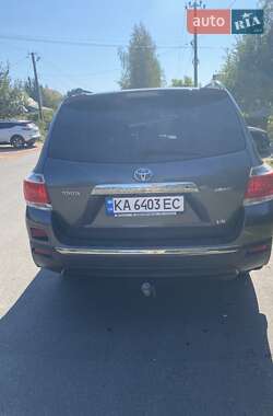 Внедорожник / Кроссовер Toyota Highlander 2013 в 