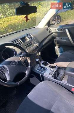 Внедорожник / Кроссовер Toyota Highlander 2013 в 