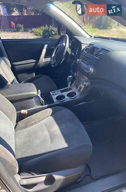 Внедорожник / Кроссовер Toyota Highlander 2013 в 