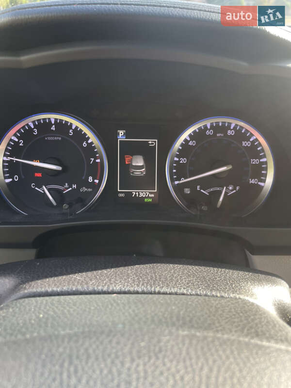 Внедорожник / Кроссовер Toyota Highlander 2017 в Чугуеве