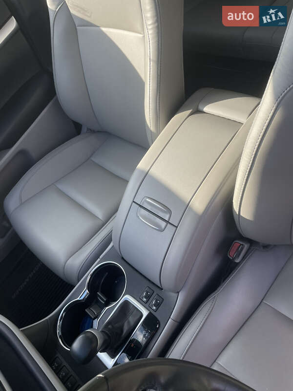 Внедорожник / Кроссовер Toyota Highlander 2017 в Чугуеве