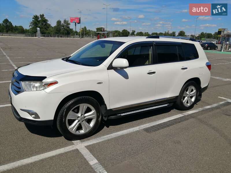 Позашляховик / Кросовер Toyota Highlander 2013 в 